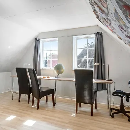 4 Bedroom In Holiday home